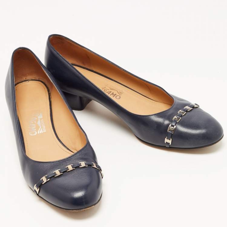 Pre Owned Salvatore Ferragamo Navy Blue Leather Pim Pumps 39