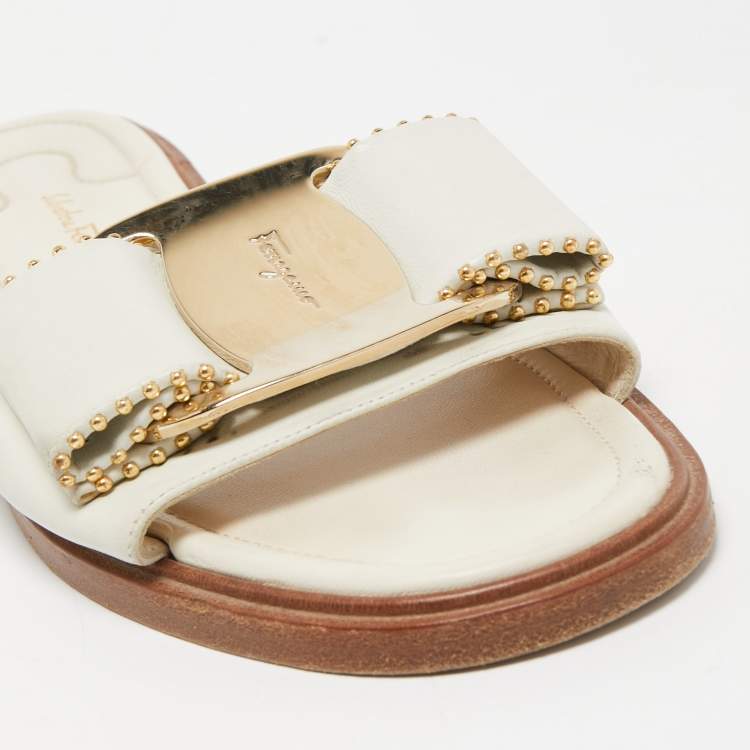 Pre Owned Salvatore Ferragamo White Leather Vara Bow Flat Slides Size 40.5