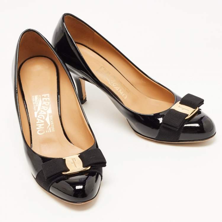 Pre Owned Salvatore Ferragamo Black Patent Leather Vara Bow Pumps Size 37