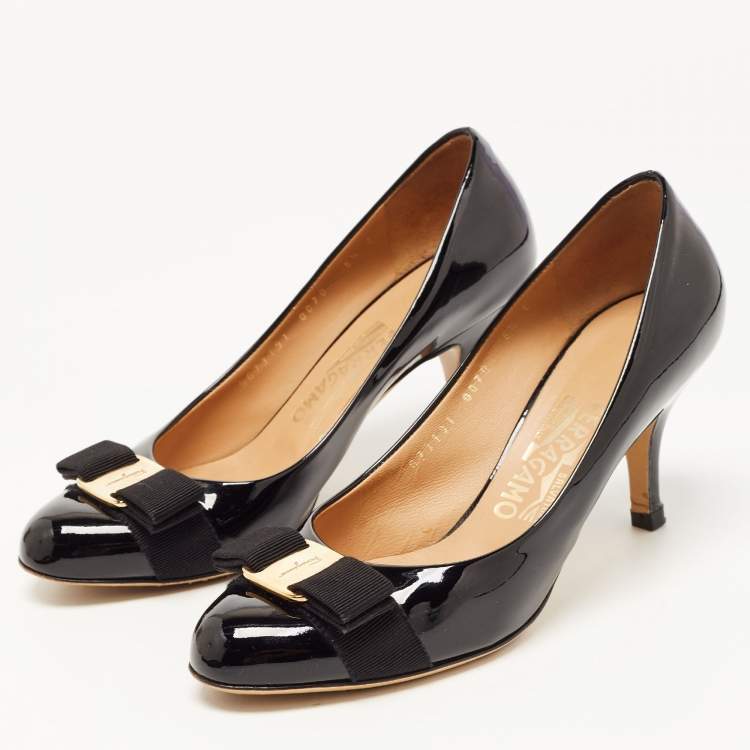 Pre Owned Salvatore Ferragamo Black Patent Leather Vara Bow Pumps Size 37