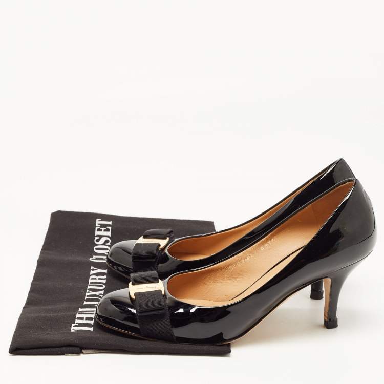 Pre Owned Salvatore Ferragamo Black Patent Leather Vara Bow Pumps Size 37