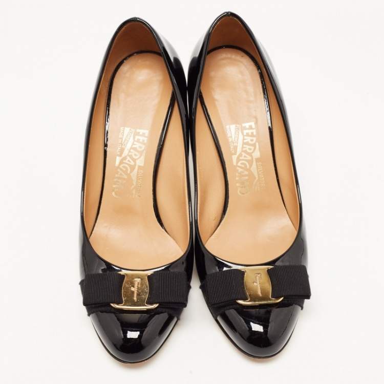 Pre Owned Salvatore Ferragamo Black Patent Leather Vara Bow Pumps Size 37