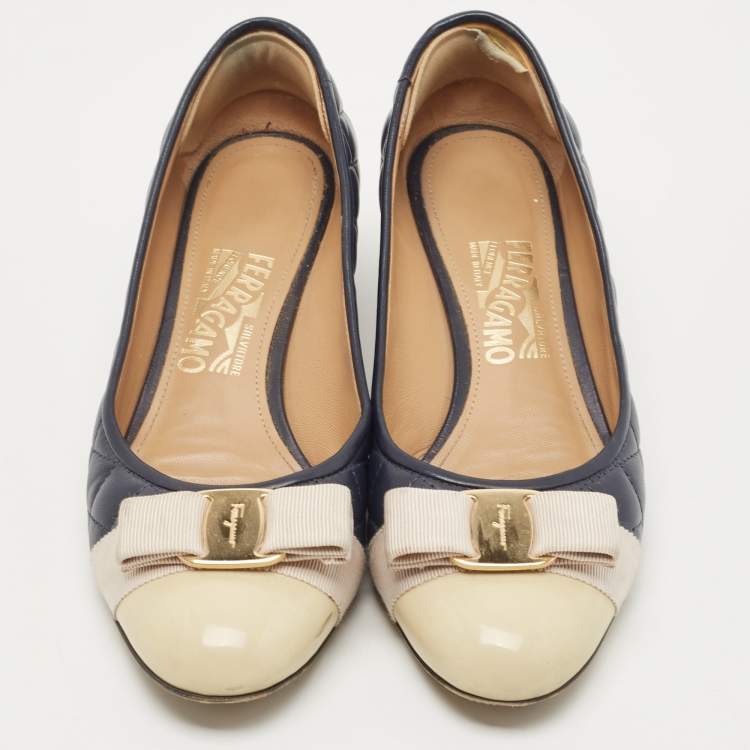 Pre Owned Salvatore Ferragamo Blue/Beige Leather and Patent Vara Bow Block Heel Pumps Size 39.5