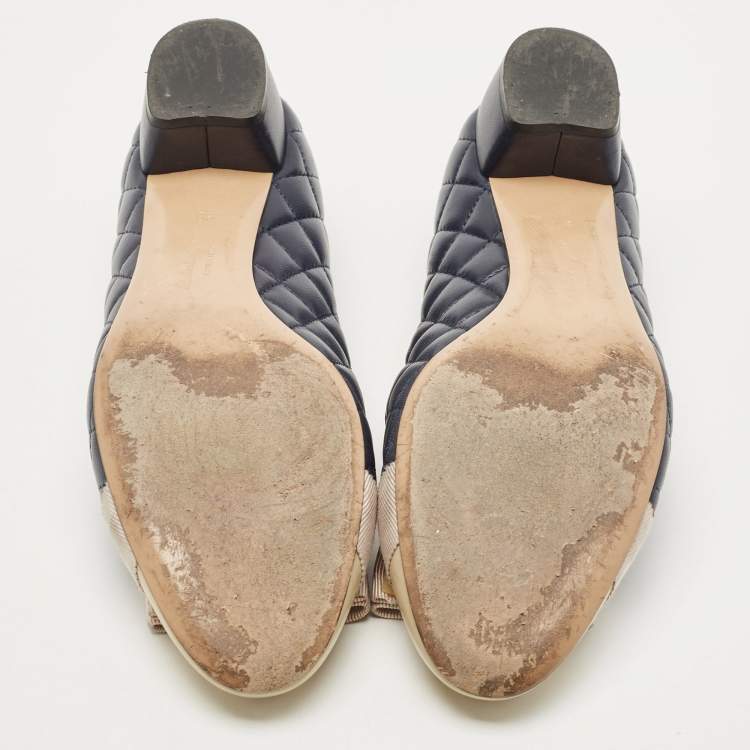 Pre Owned Salvatore Ferragamo Blue/Beige Leather and Patent Vara Bow Block Heel Pumps Size 39.5