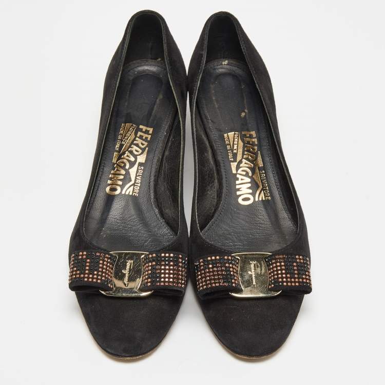 Pre Owned Salvatore Ferragamo Black Suede Vara Bow Studded Block Heel Pumps Size 35