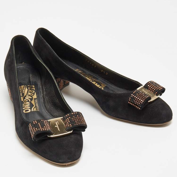 Pre Owned Salvatore Ferragamo Black Suede Vara Bow Studded Block Heel Pumps Size 35