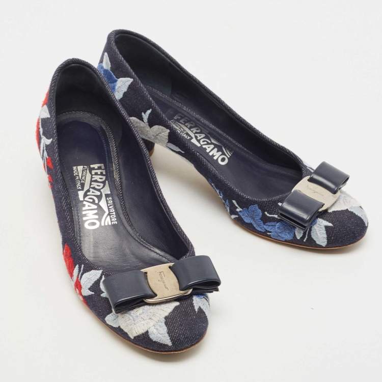 Pre Owned Salvatore Ferragamo Blue Denim Vara Bow  Block Heel Pumps Size 35.5