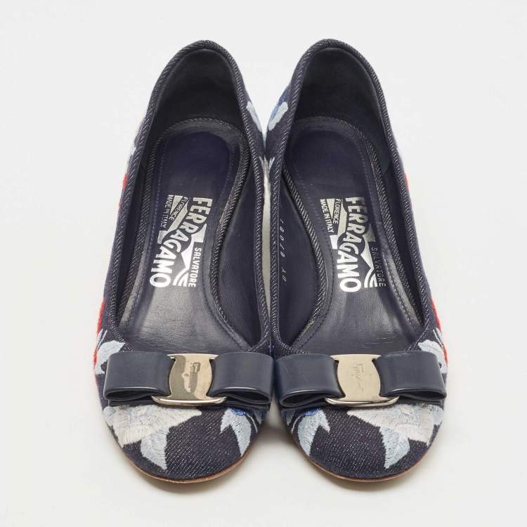 Pre Owned Salvatore Ferragamo Blue Denim Vara Bow  Block Heel Pumps Size 35.5