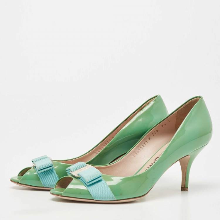 Pre Owned Salvatore Ferragamo Green Patent Leather Vara Bow Pumps Size 38