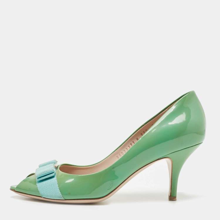Pre Owned Salvatore Ferragamo Green Patent Leather Vara Bow Pumps Size 38