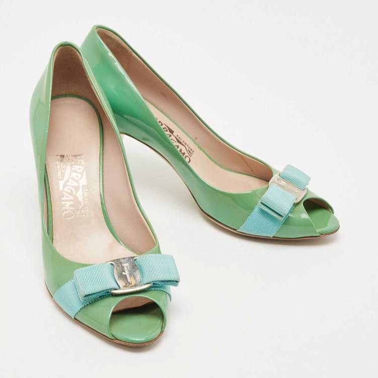 Pre Owned Salvatore Ferragamo Green Patent Leather Vara Bow Pumps Size 38