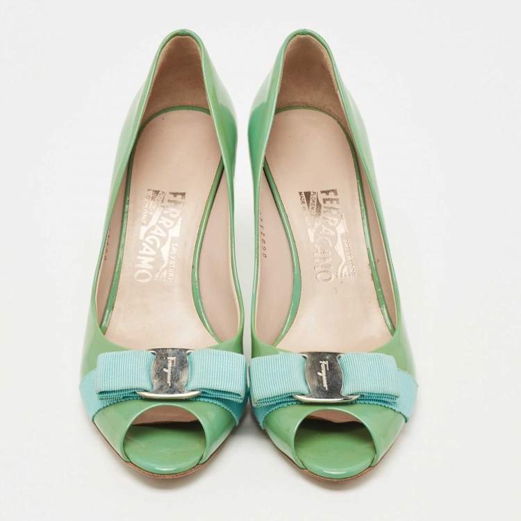 Pre Owned Salvatore Ferragamo Green Patent Leather Vara Bow Pumps Size 38