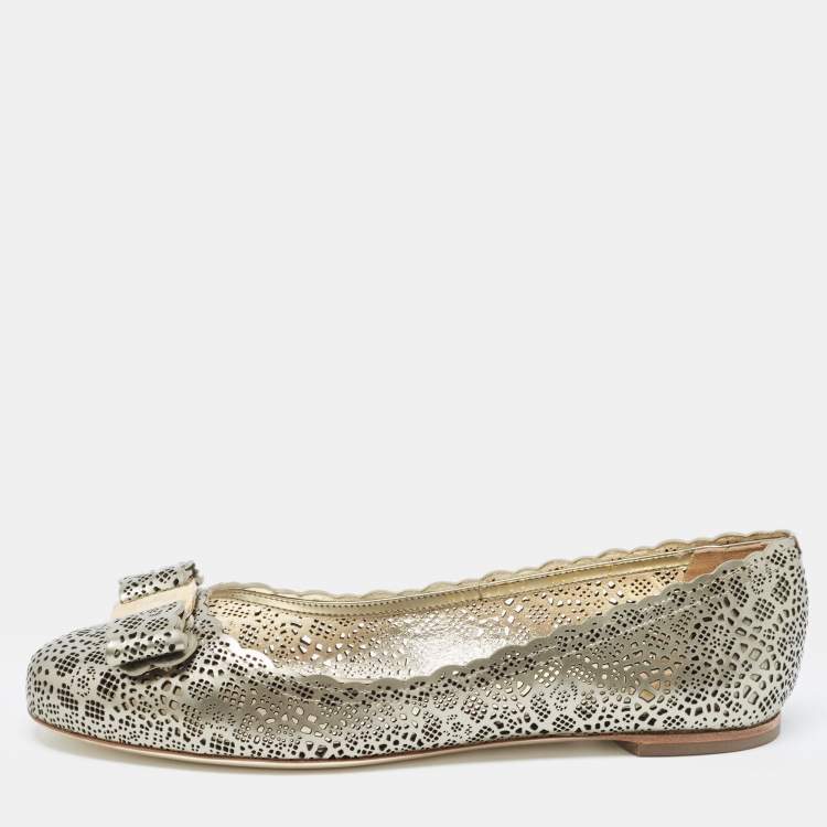 مملوكة مسبقًا Salvatore Ferragamo Metallic Perforated Leather Varina Bow Ballet Flats Size 37.5