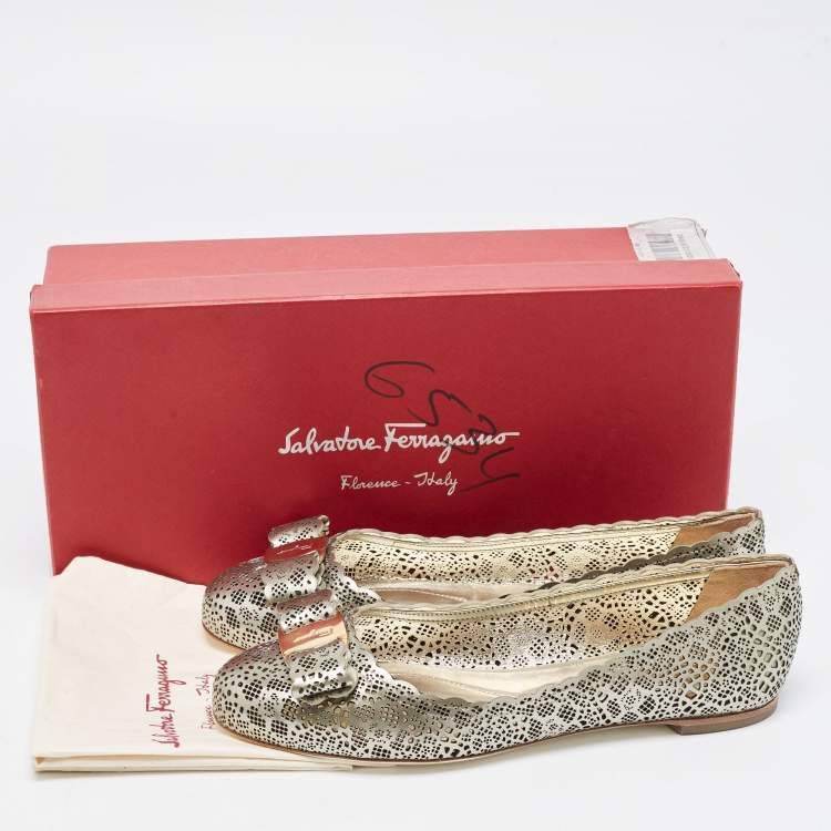 مملوكة مسبقًا Salvatore Ferragamo Metallic Perforated Leather Varina Bow Ballet Flats Size 37.5