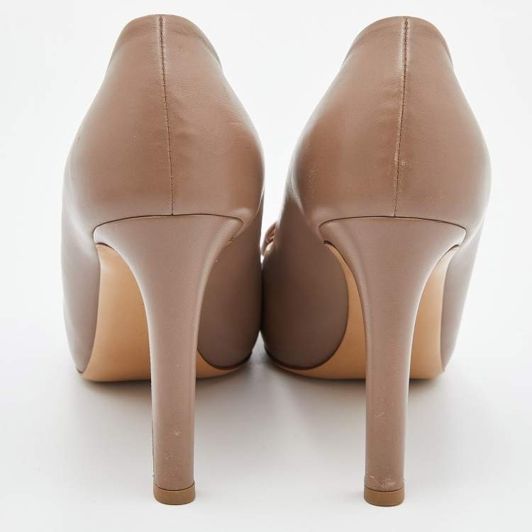 Pre Owned Salvatore Ferragamo Beige Leather Vara Bow Peep Toe Pumps Size 38.5