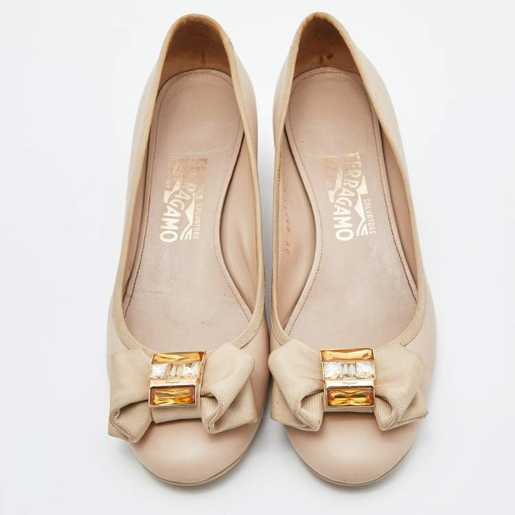 Pre Owned Salvatore Ferragamo Beige Leather Block Heel Pumps Size 38.5