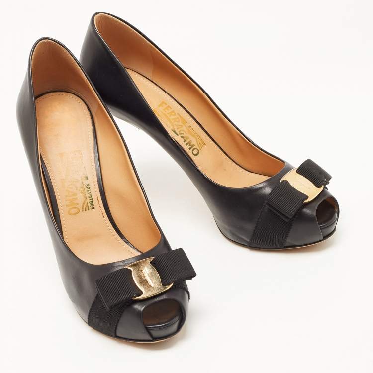 Pre Owned Salvatore Ferragamo Black Leather Vara Bow Peep Toe Pumps Size 39.5
