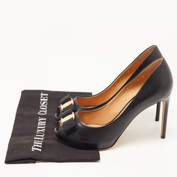 Pre Owned Salvatore Ferragamo Black Leather Vara Bow Peep Toe Pumps Size 39.5