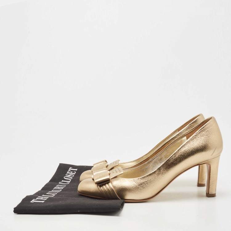 Pre Owned Salvatore Ferragamo Gold Leather Pumps Size 35.5