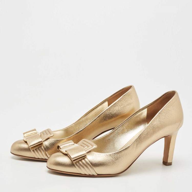 Pre Owned Salvatore Ferragamo Gold Leather Pumps Size 35.5