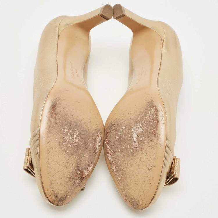 Pre Owned Salvatore Ferragamo Gold Leather Pumps Size 35.5