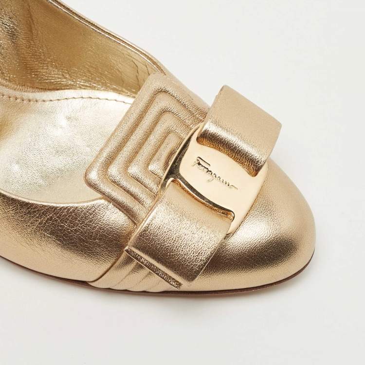 Pre Owned Salvatore Ferragamo Gold Leather Pumps Size 35.5