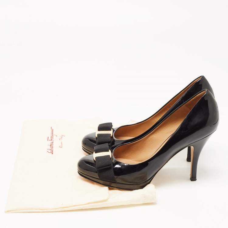 Pre Owned Salvatore Ferragamo Black Patent Leather Vara Bow  Pumps Size 37