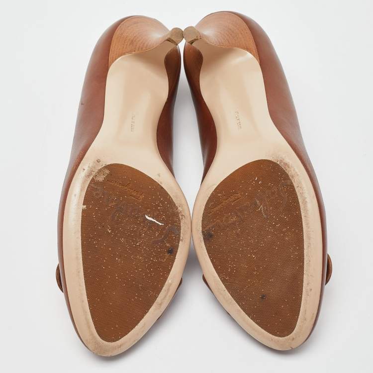 Pre Owned Salvatore Ferragamo Brown Leather Gancini Pumps Size 38.5