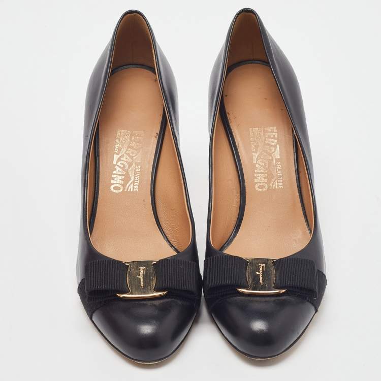 Pre Owned Salvatore Ferragamo Black Leather Vara Bow Pumps Size 38.5