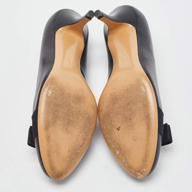 Pre Owned Salvatore Ferragamo Black Leather Vara Bow Pumps Size 38.5