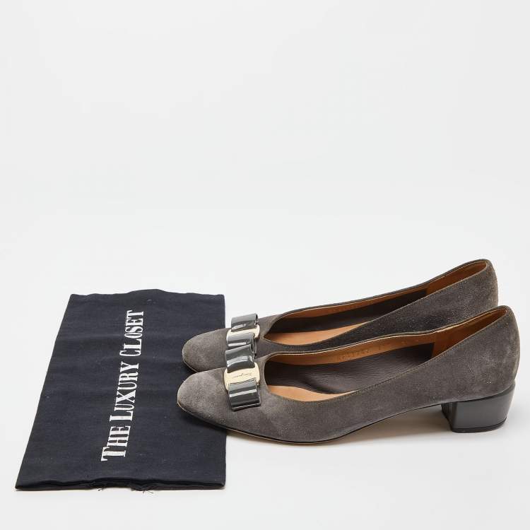 Pre Owned Salvatore Ferragamo Grey Suede Vara Bow Pumps Size 40