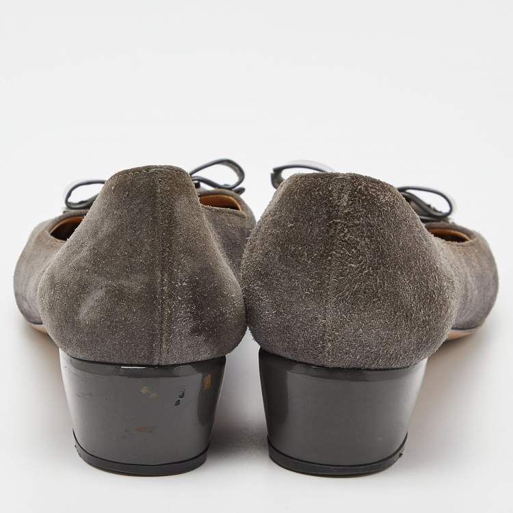 Pre Owned Salvatore Ferragamo Grey Suede Vara Bow Pumps Size 40