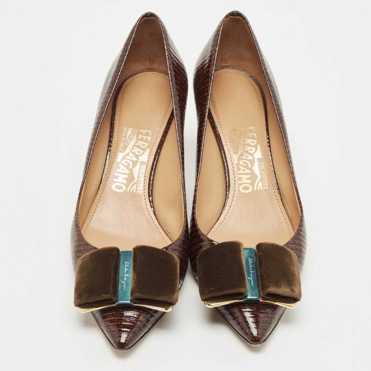Pre Owned Salvatore Ferragamo Brown Lizard Embossed Leather Carla Vara Bow Pumps Size 37.5