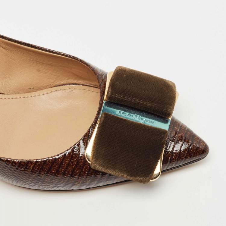 Pre Owned Salvatore Ferragamo Brown Lizard Embossed Leather Carla Vara Bow Pumps Size 37.5