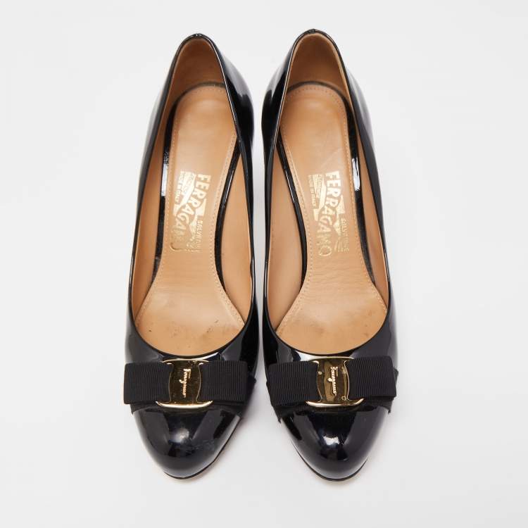 Pre Owned Salvatore Ferragamo Black Patent Leather Vara Bow Pumps Size 39.5