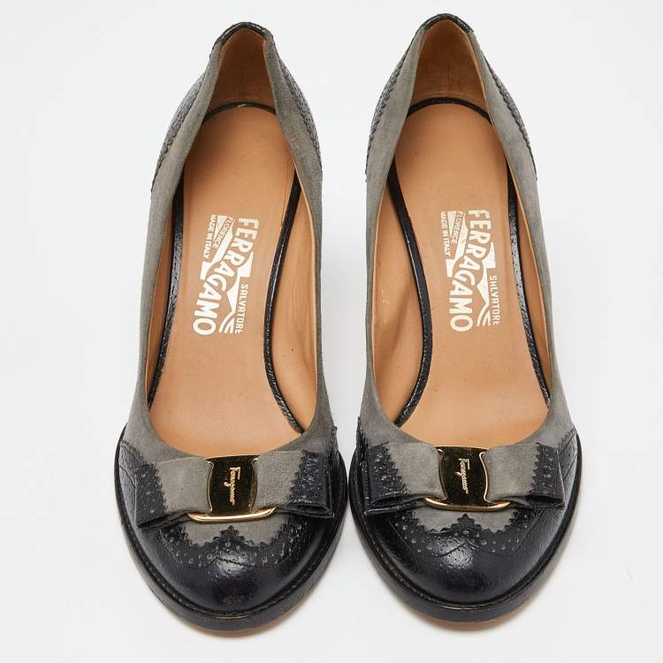 Pre Owned Salvatore Ferragamo Black/Grey Brogue Leather and Suede Vara Bow Pumps Size 38.5