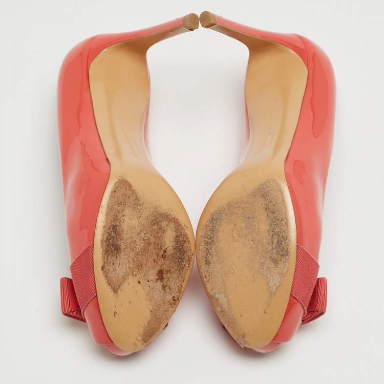 Pre Owned Salvatore Ferragamo Coral Orange Patent Leather Vara Bow Peep Toe Pumps Size 35.5