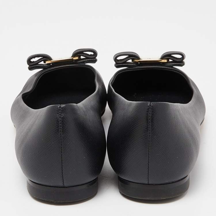Pre Owned Salvatore Ferragamo Black/White Leather Varina Ballet Flats Size 40