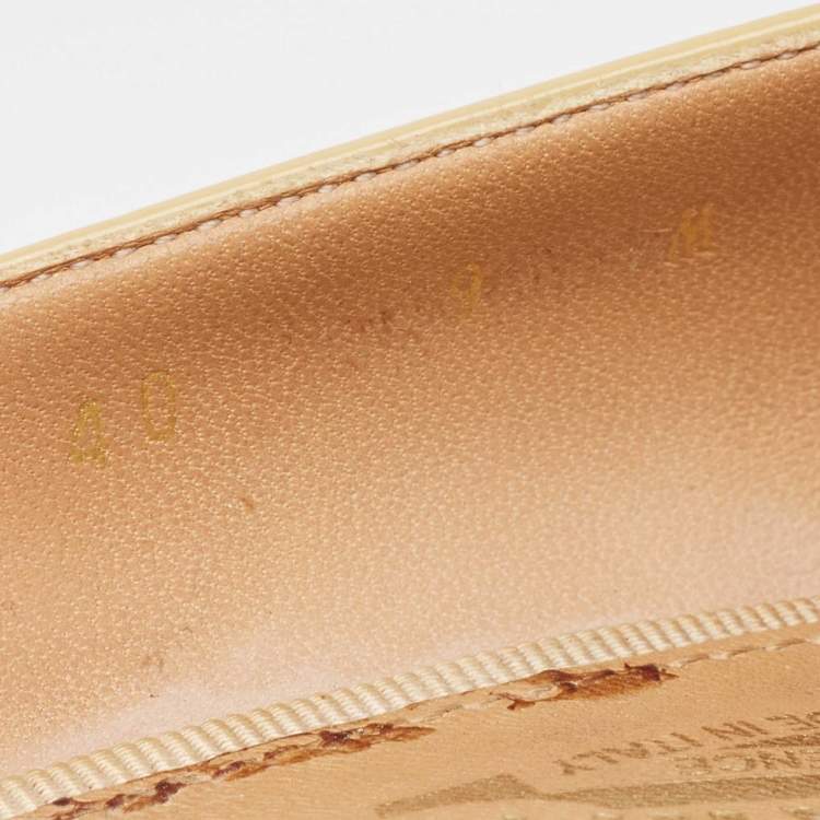 Pre Owned Salvatore Ferragamo Beige Patent Leather Vara Bow Wedge Pumps Size 39.5