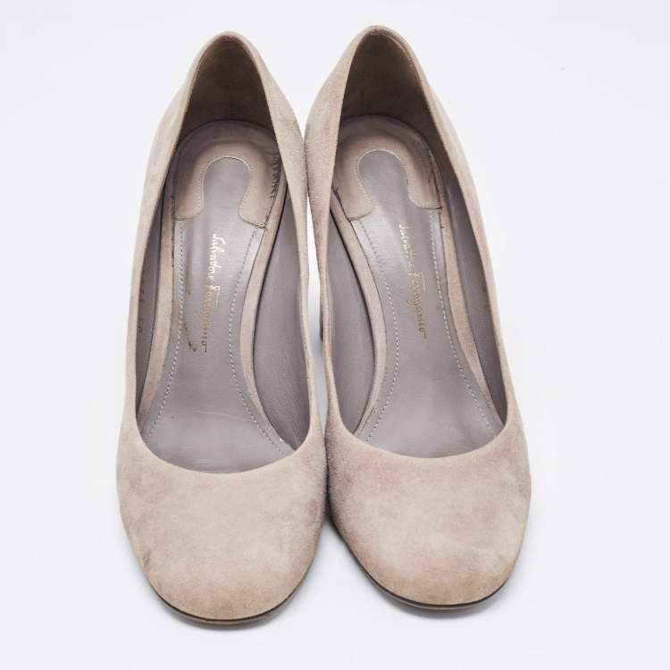Pre Owned Salvatore Ferragamo Grey Suede Lucca Pumps Size 38.5