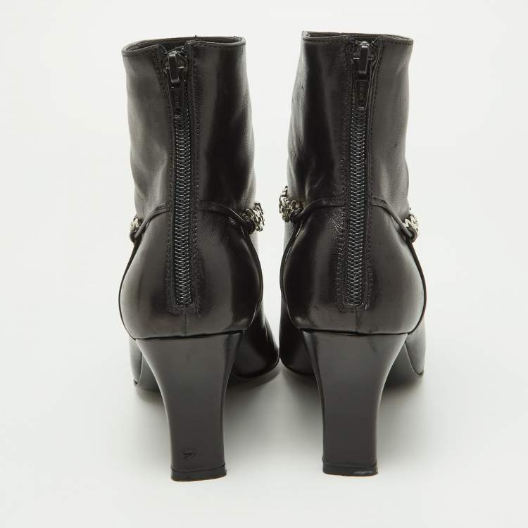 مملوكة مسبقًا Salvatore Ferragamo Black Leather Gancini Lock Ankle Boots Size 38