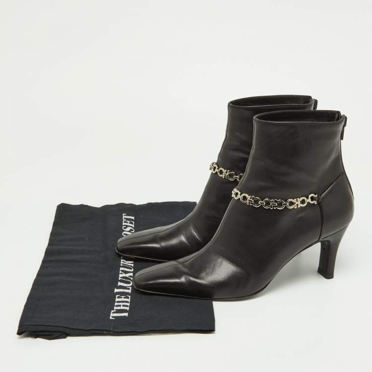 مملوكة مسبقًا Salvatore Ferragamo Black Leather Gancini Lock Ankle Boots Size 38