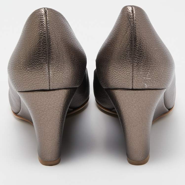Pre Owned Salvatore Ferragamo Metallic Leather Vara Bow Wedge Pumps Size 38