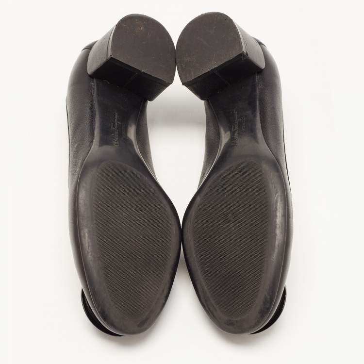 Pre Owned Salvatore Ferragamo Black Leather Gancini Buckle Pumps Size 37.5