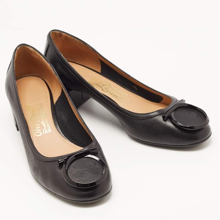 Pre Owned Salvatore Ferragamo Black Leather Gancini Buckle Pumps Size 37.5