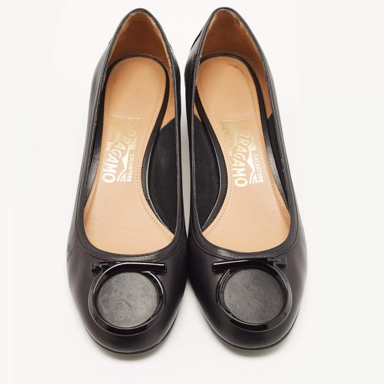 Pre Owned Salvatore Ferragamo Black Leather Gancini Buckle Pumps Size 37.5