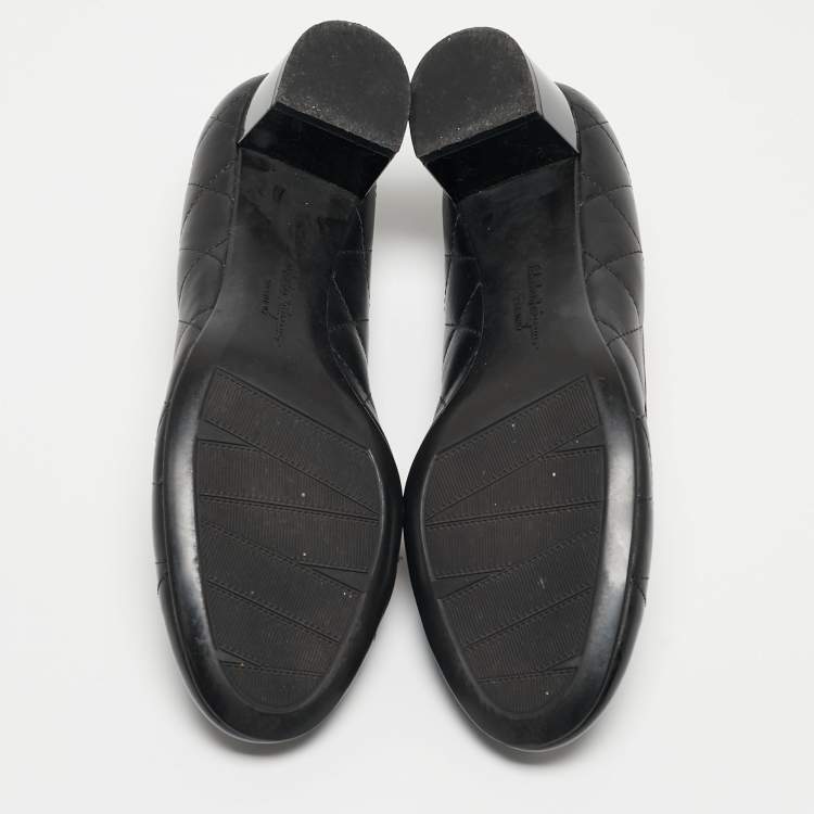 مملوكة مسبقًا Salvatore Ferragamo Black Quilted Leather Bow Pumps Size 39