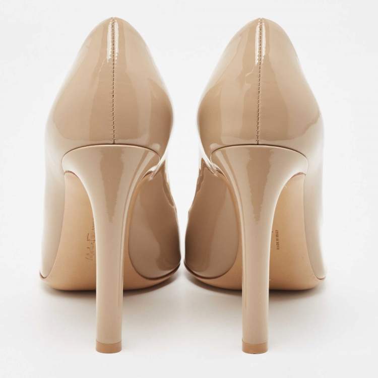 Pre Owned Salvatore Ferragamo Beige/White Patent Leather and Canvas Ezia Pumps Size 38