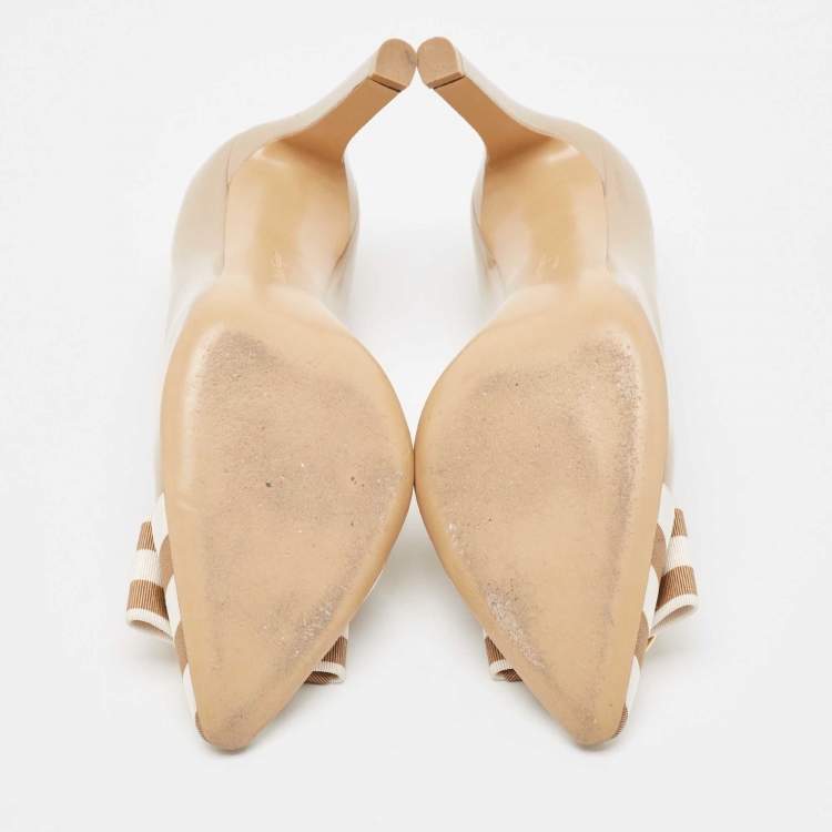 Pre Owned Salvatore Ferragamo Beige/White Patent Leather and Canvas Ezia Pumps Size 38