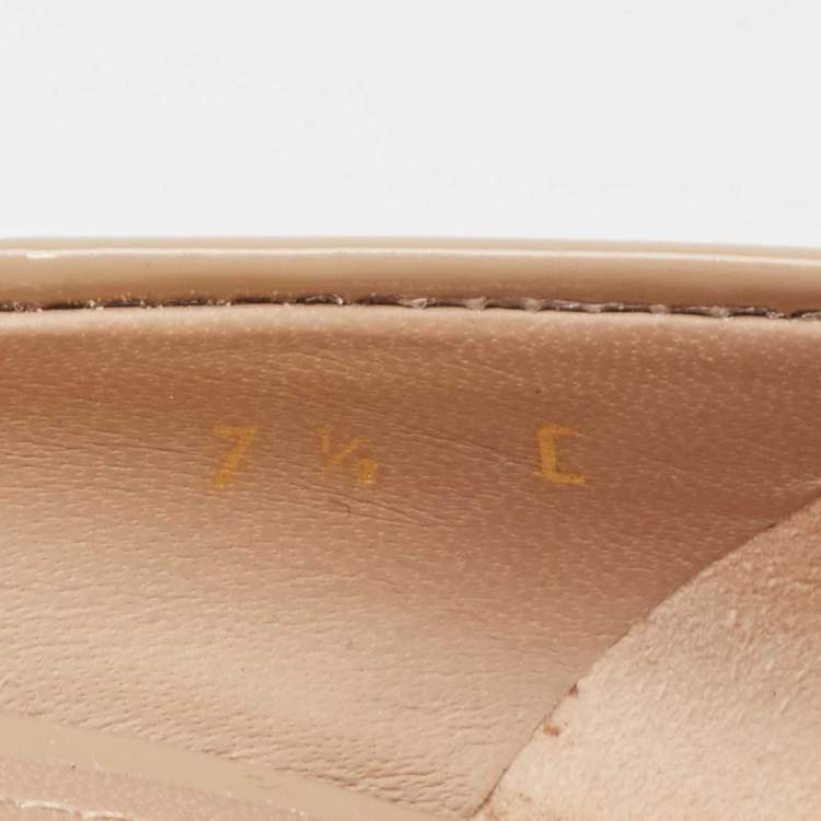 Pre Owned Salvatore Ferragamo Beige/White Patent Leather and Canvas Ezia Pumps Size 38